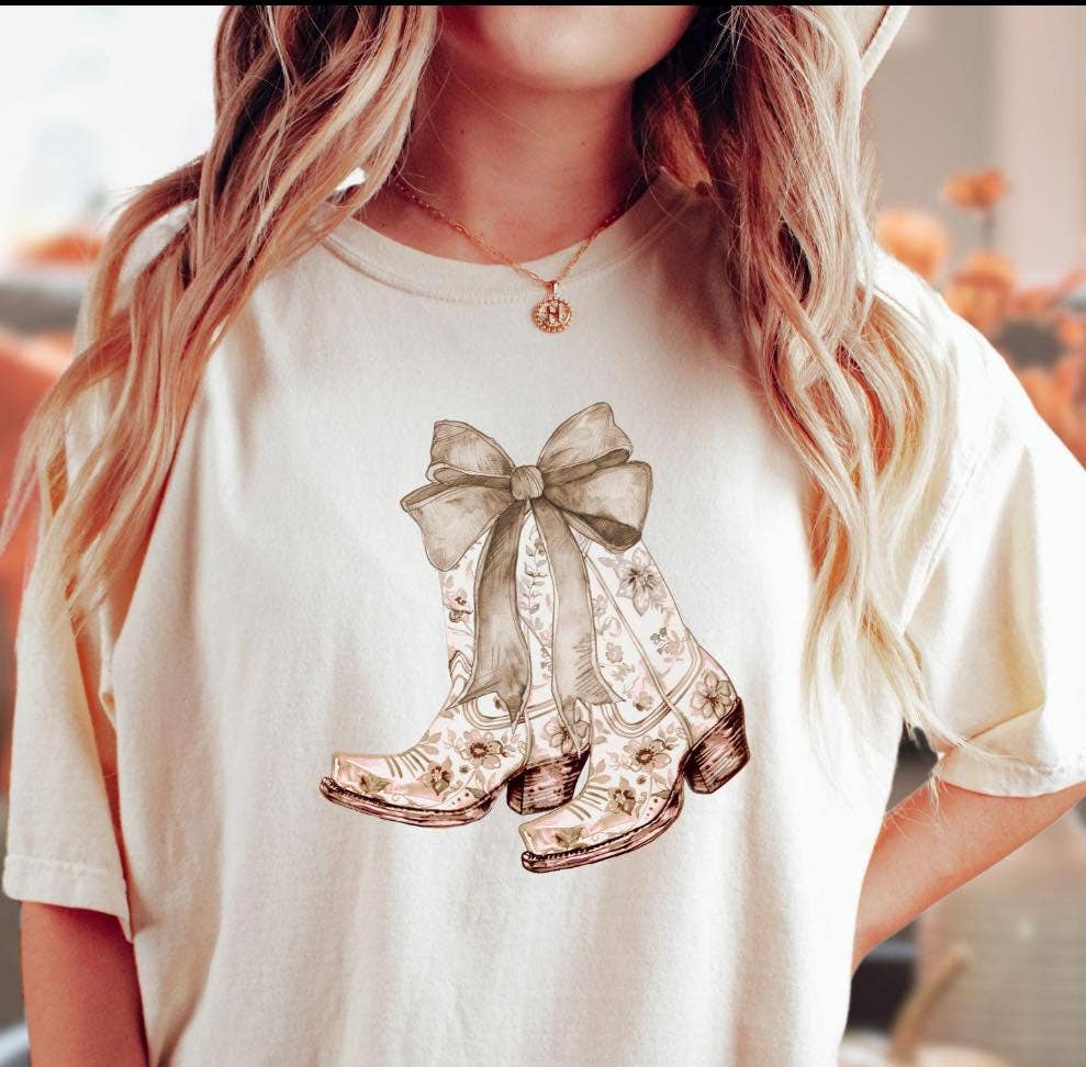 BOOTS AND BOWS TEE