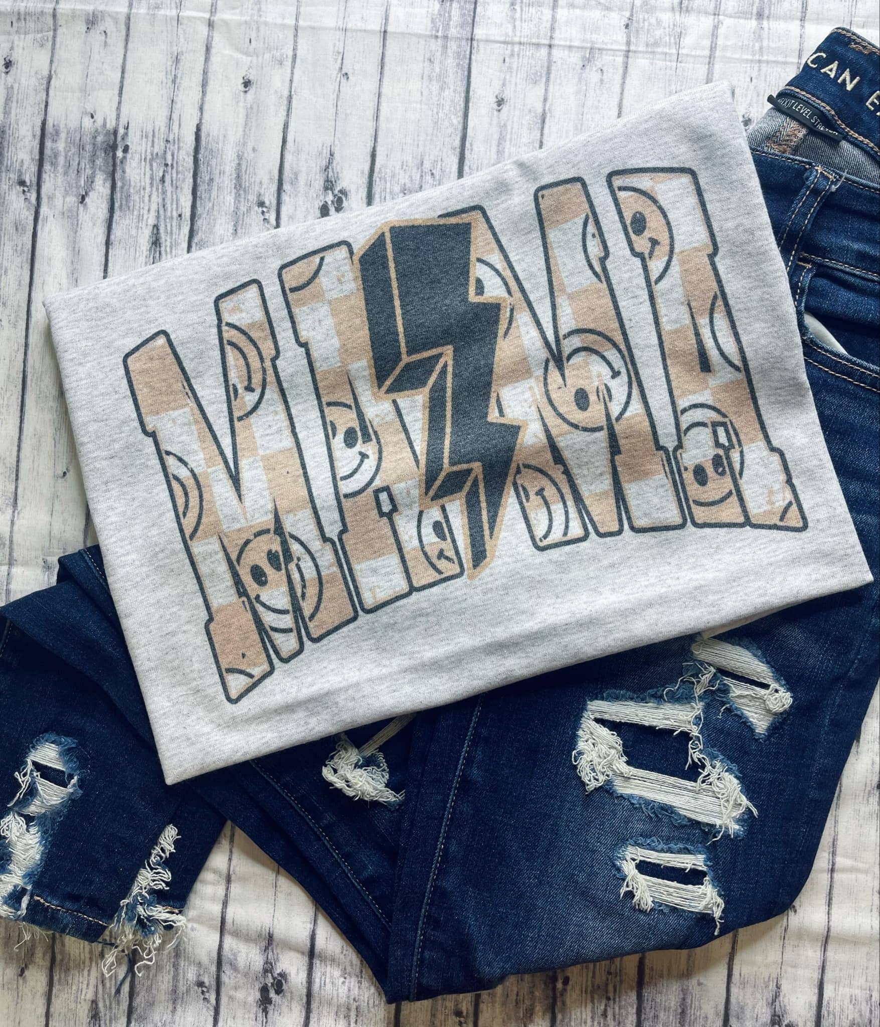 Mama Smiley Bolt Tee